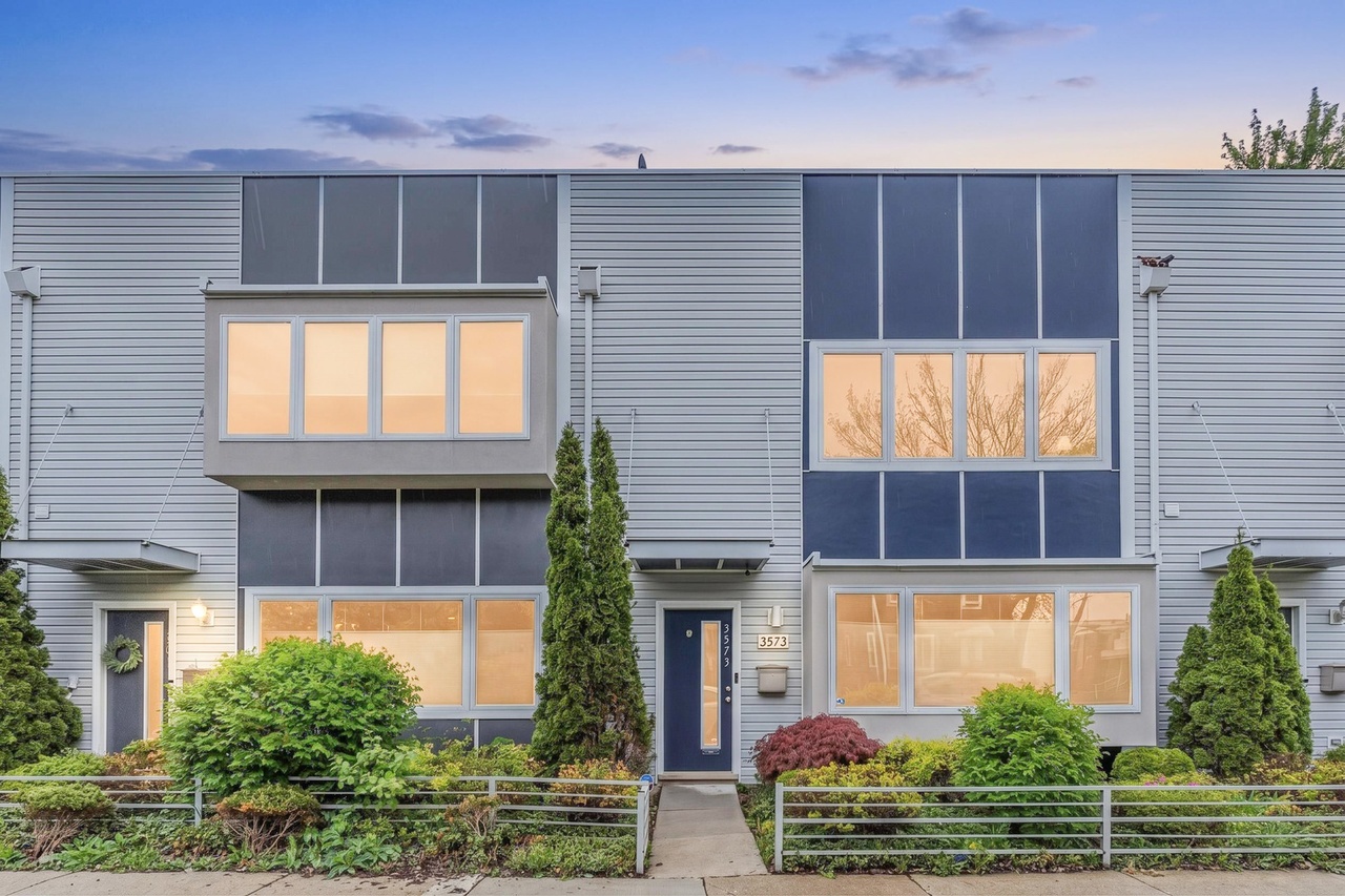 3573 W Wabansia Ave
